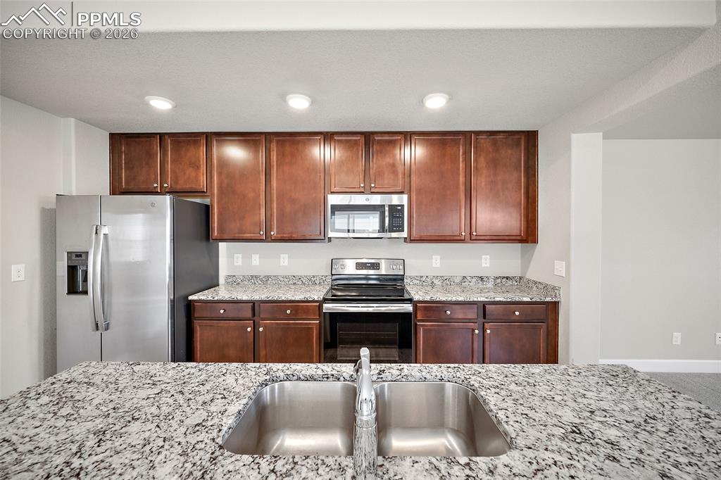 Image 11 of 33: Kitchen