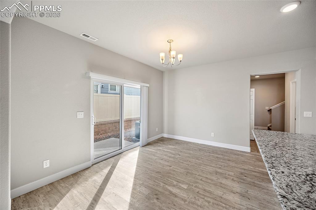 Image 12 of 33: Dining Area