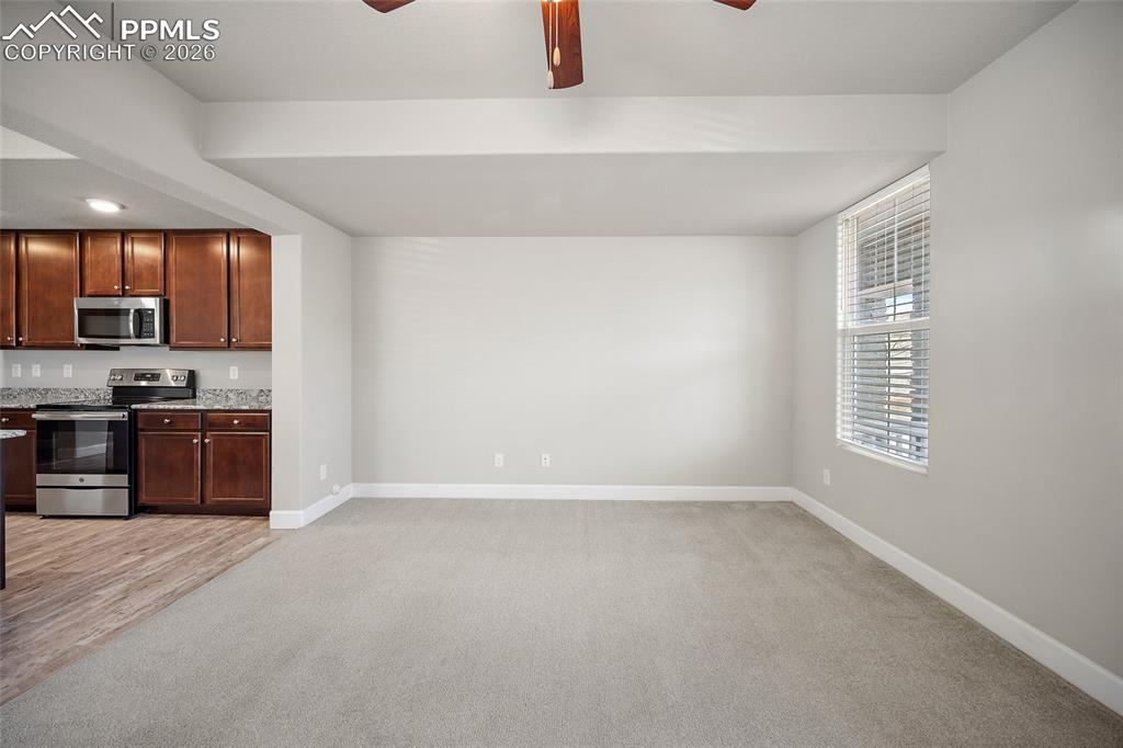 Image 6 of 33: Kitchen