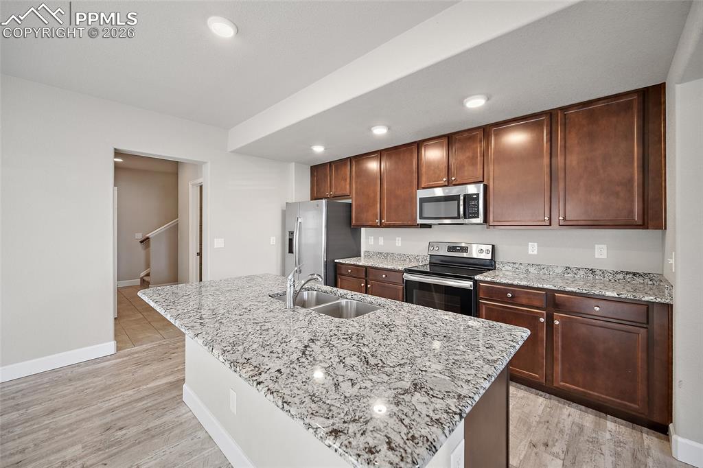 Image 8 of 33: Kitchen