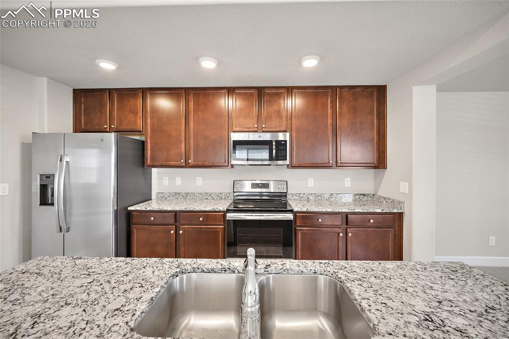 Image 9 of 33: Kitchen