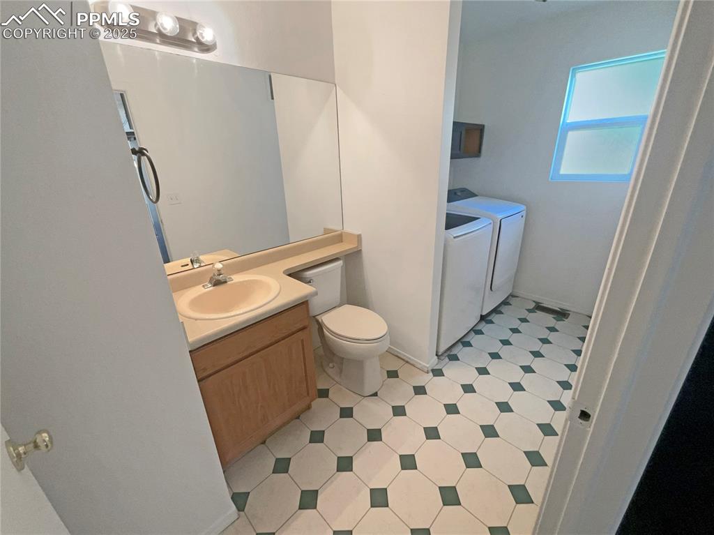 Image 10 of 25: Bathroom