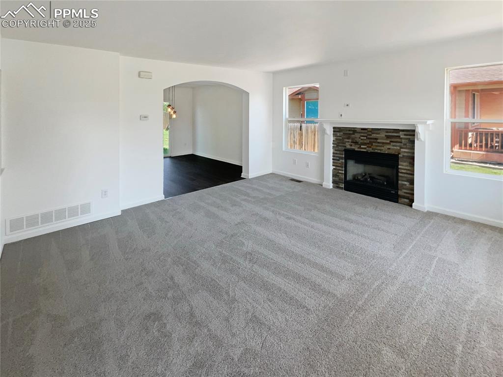 Image 15 of 25: Living Room