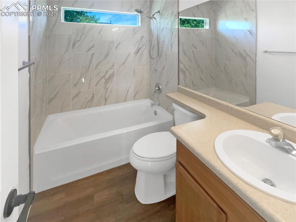 Image 16 of 25: Bathroom