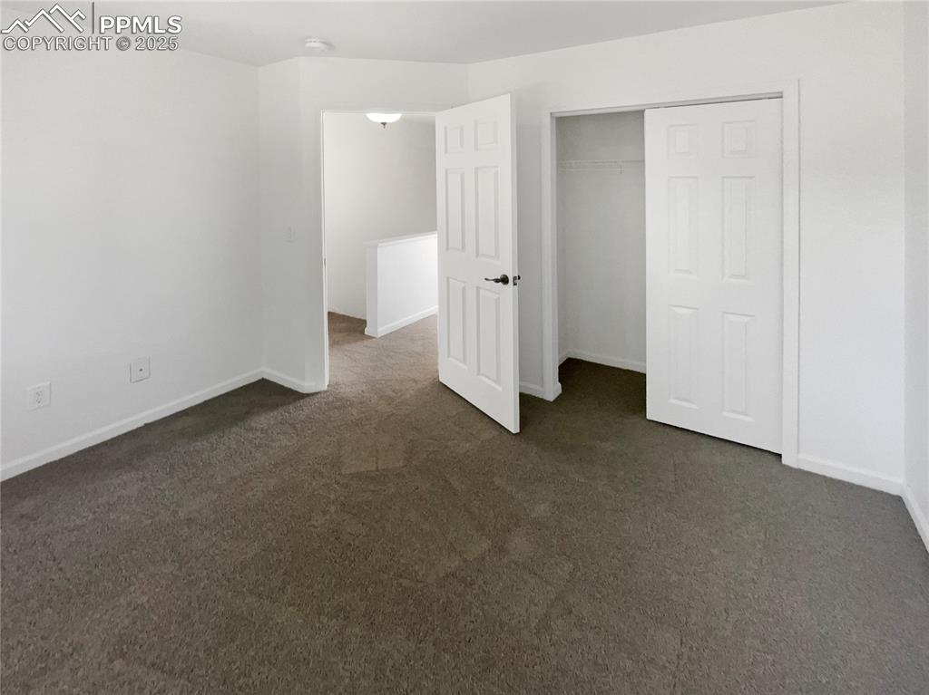 Image 17 of 25: Bedroom