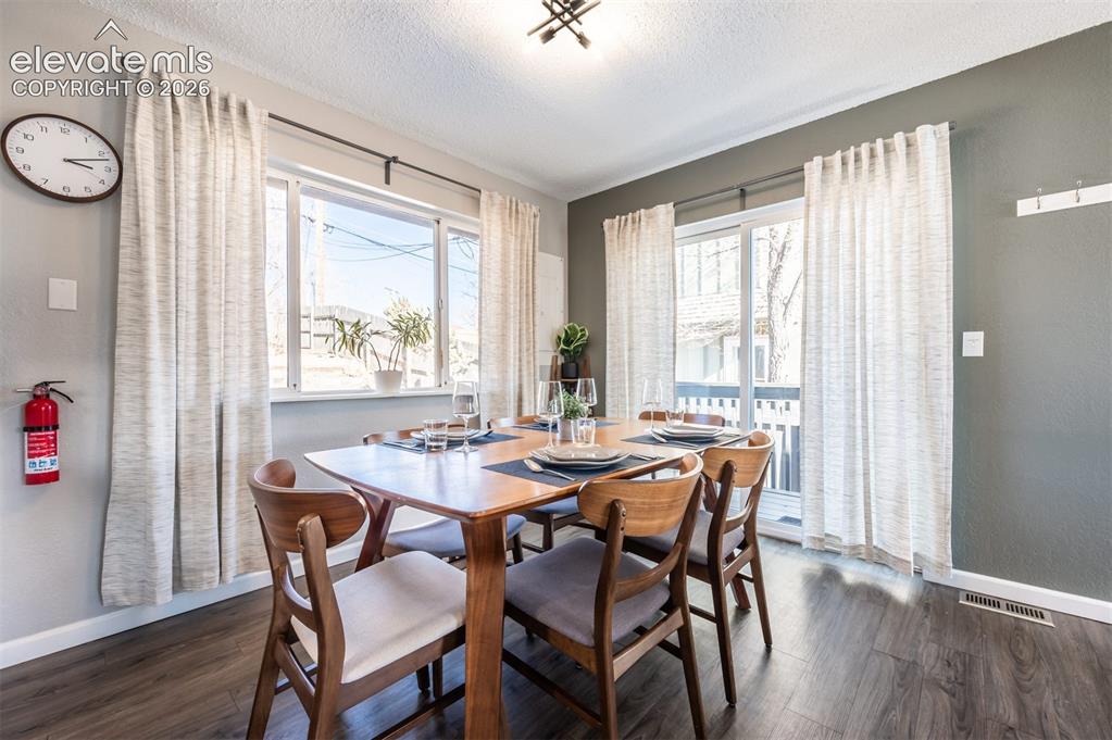 Image 12 of 45: Dining Area