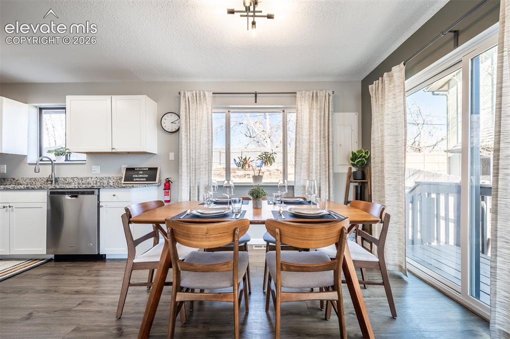 Image 13 of 45: Dining Area