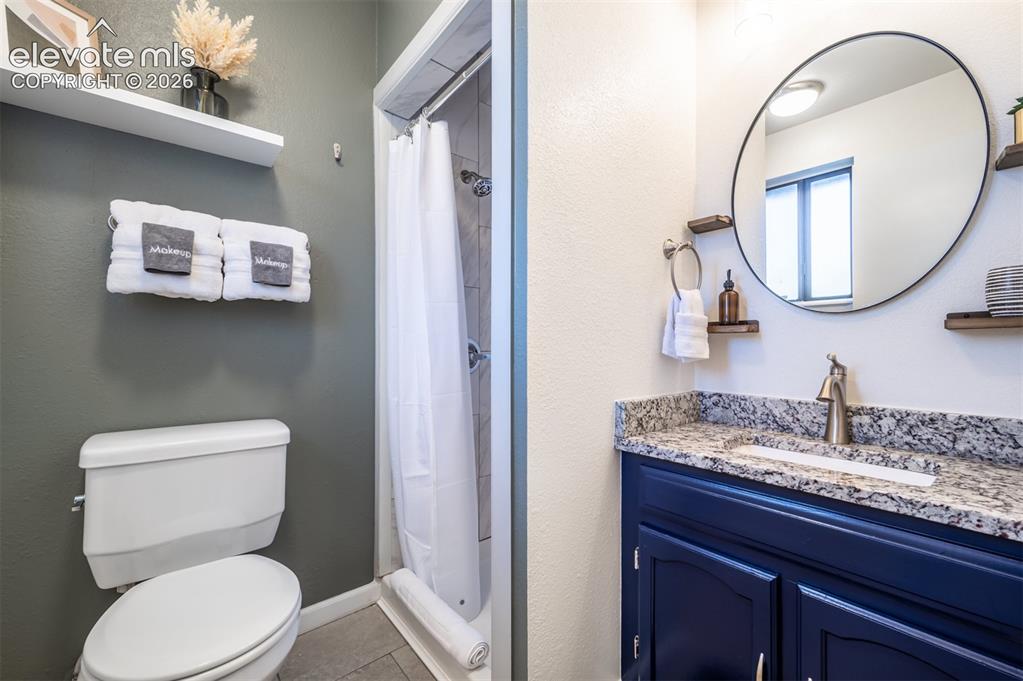 Image 18 of 45: Bathroom