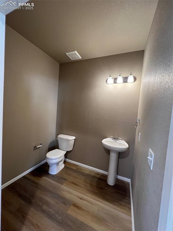 Image 5 of 31: Bathroom