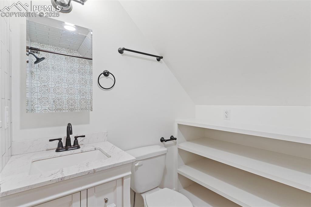 Image 25 of 36: curtain