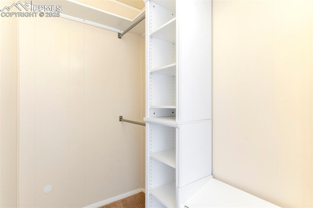 Image 19 of 35: Closet