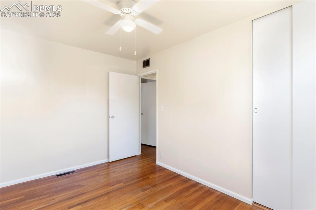 Image 21 of 35: Bedroom