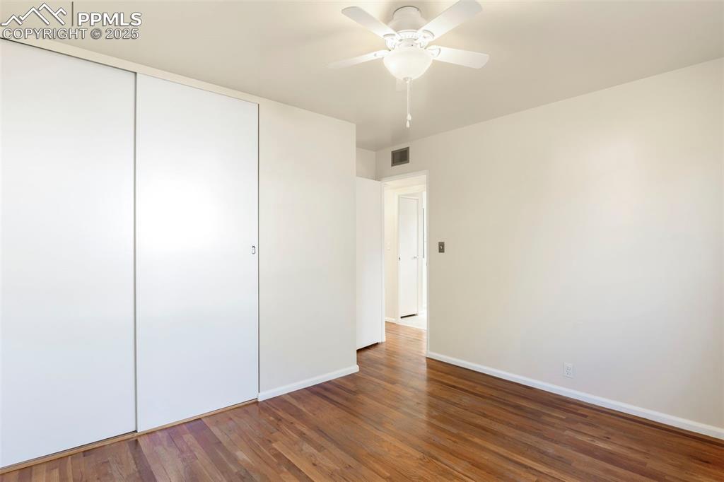 Image 23 of 35: Bedroom