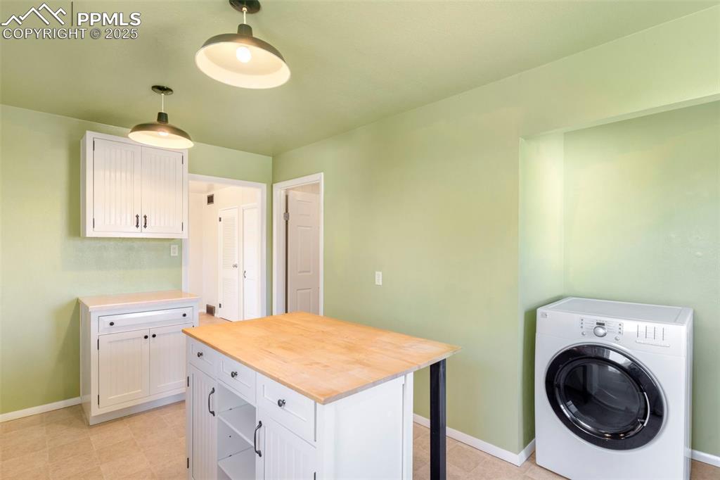 Image 8 of 35: Laundry