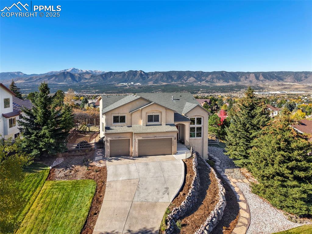 Image 46 of 50: Convenient Access to Dining, Shopping, and Outdoor Recreation!