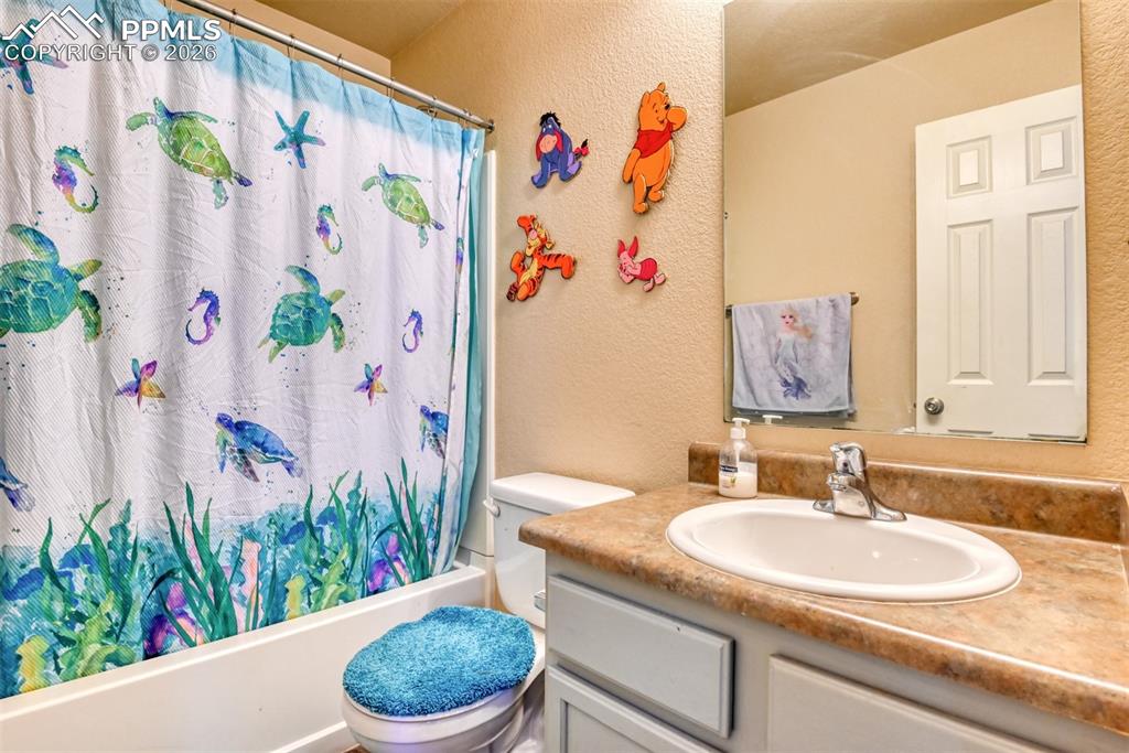 Image 39 of 44: Bathroom