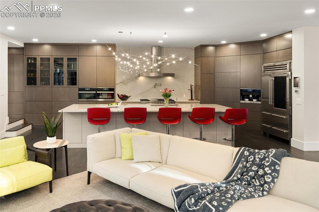 Image 10 of 50: Open Concept