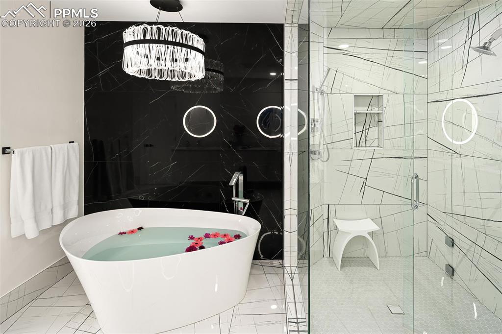 Image 21 of 50: Soaking Tub