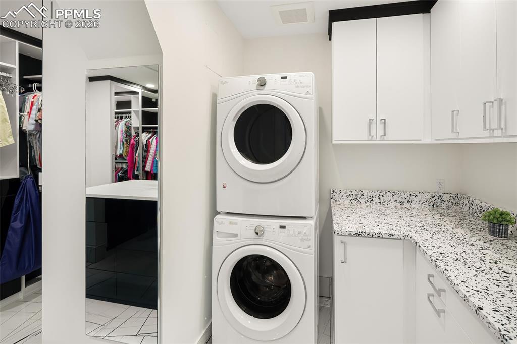 Image 23 of 50: Upper Level Laundry