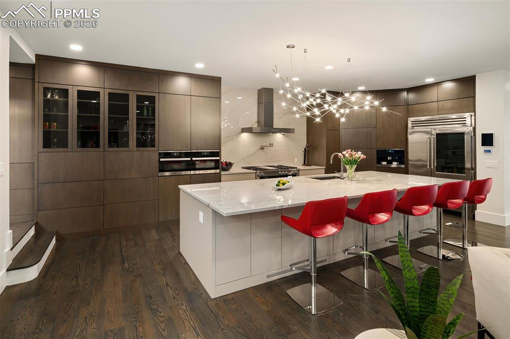 Image 4 of 50: Counter Seating