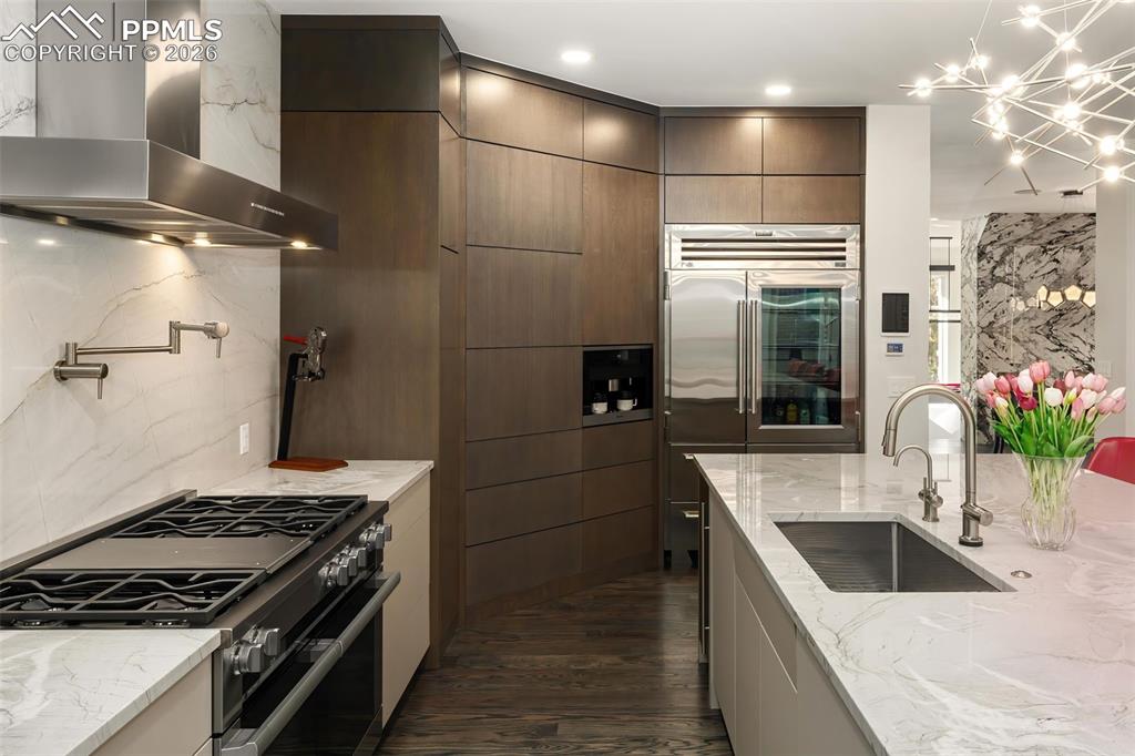 Image 5 of 50: High End Appliances