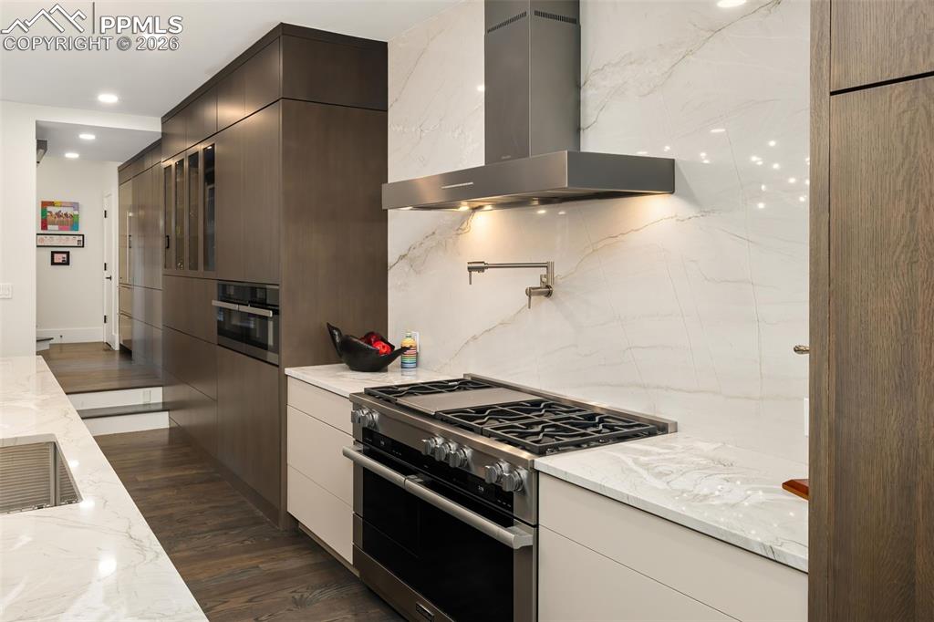 Image 6 of 50: Gas Range And Double Ovens With Warming Drawer