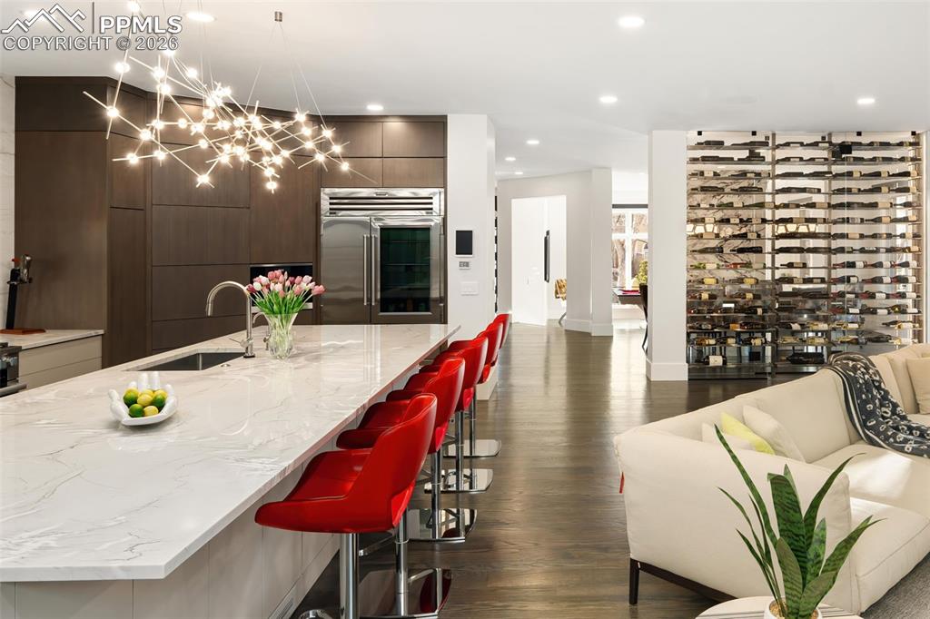 Image 9 of 50: Elegant Quartzite Counters