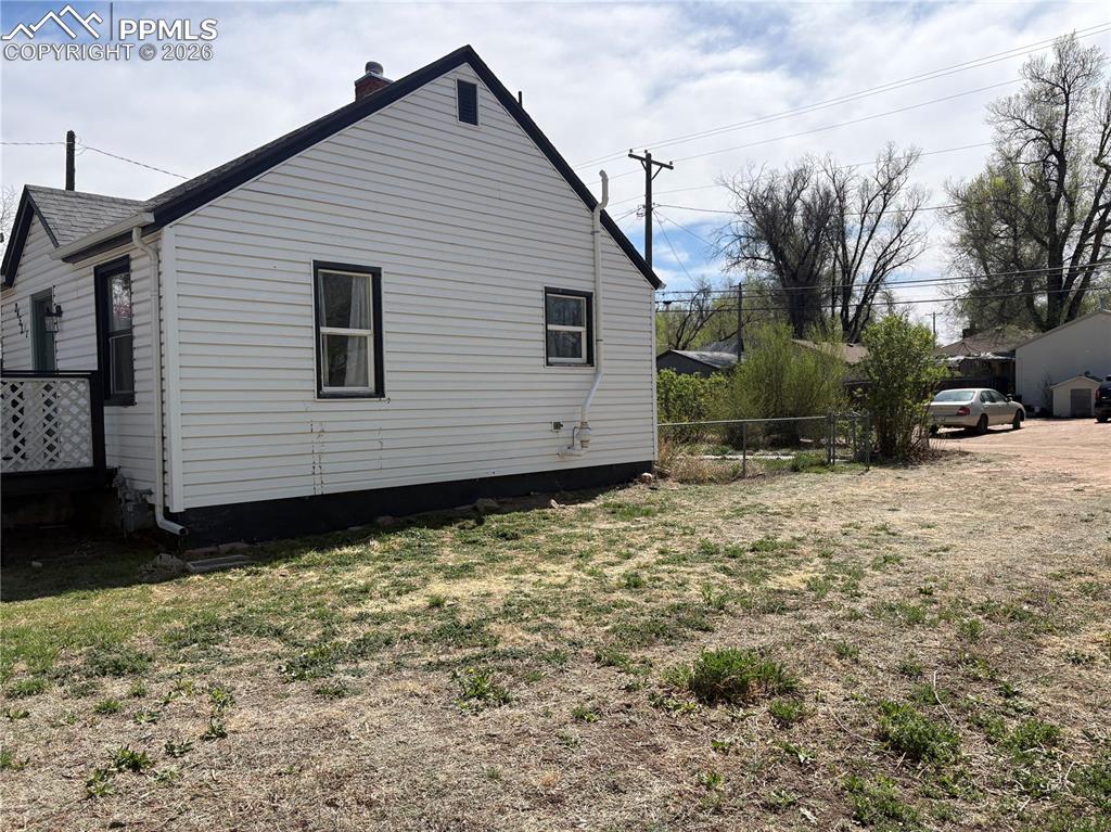 Image 18 of 20: Side of Structure