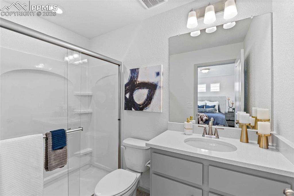 Image 18 of 24: Photos of a model home