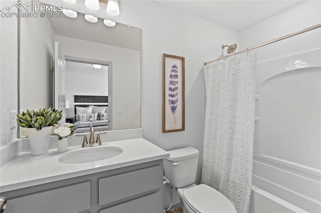 Image 22 of 24: Photos of a model home