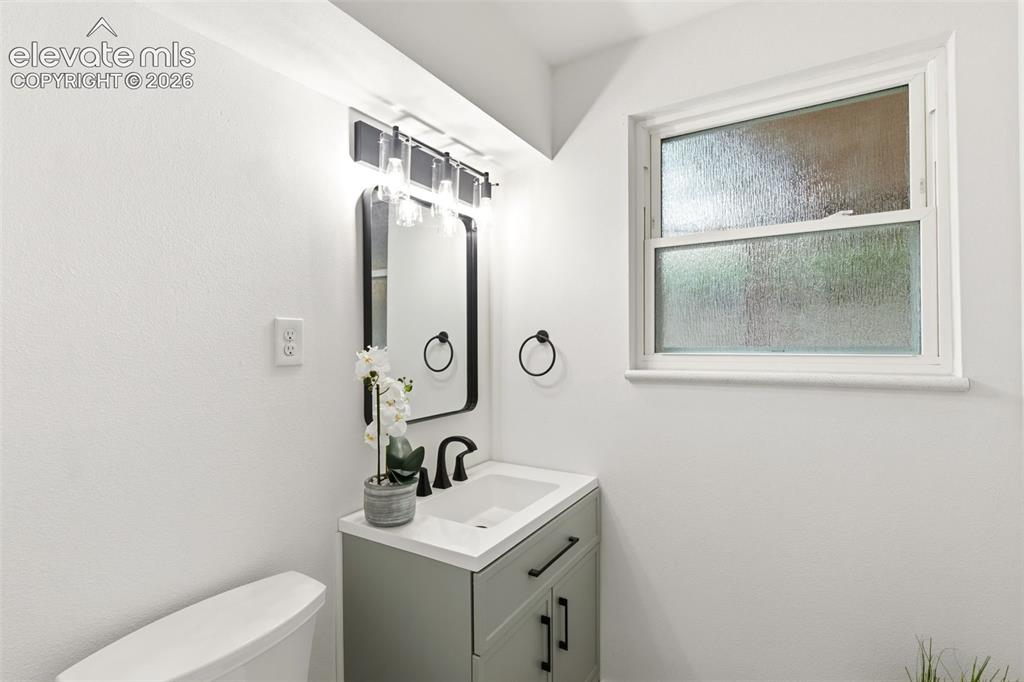 Image 29 of 37: Bathroom