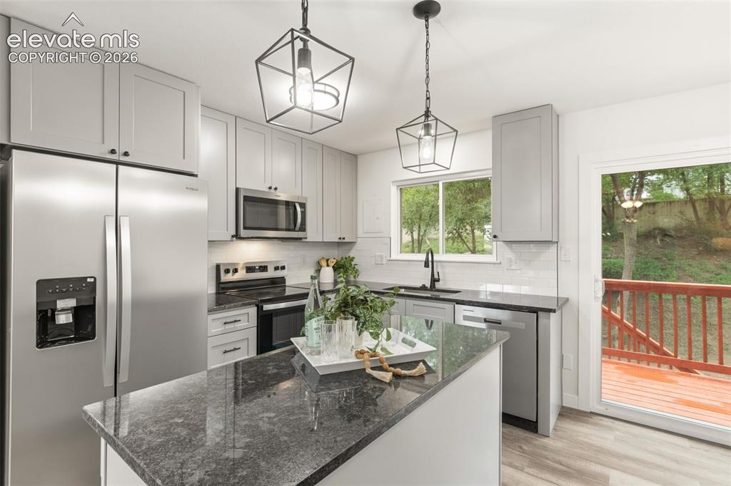 Image 9 of 37: Kitchen