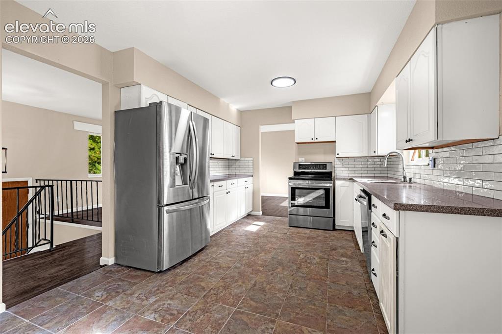 Image 14 of 31: Kitchen