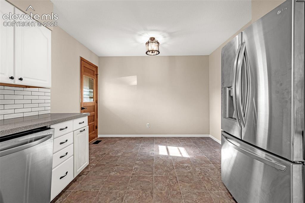 Image 15 of 31: Kitchen