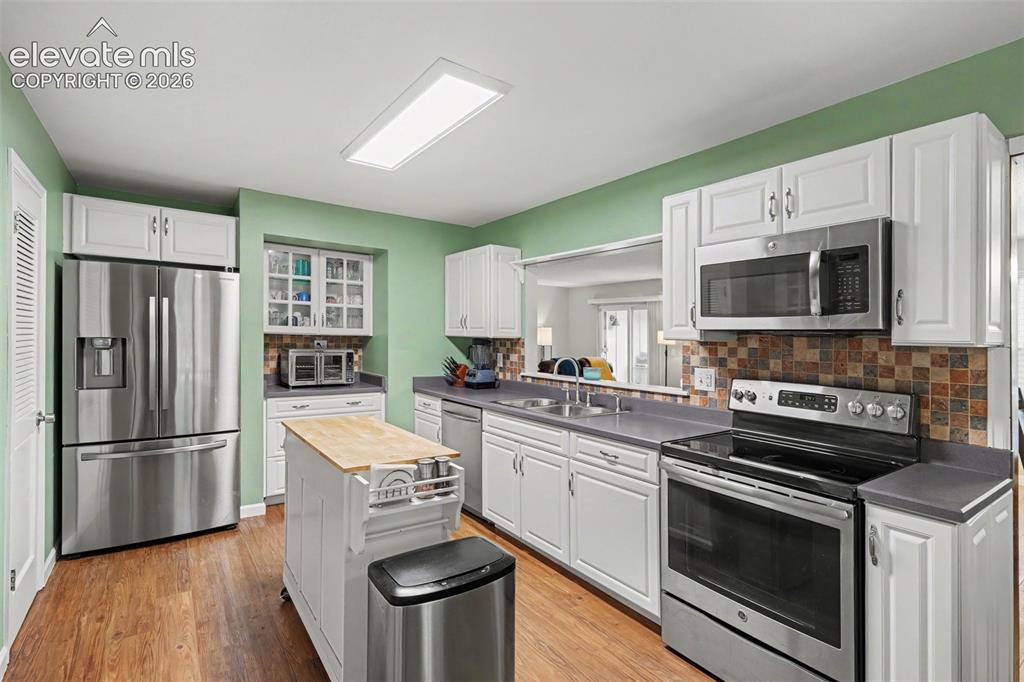 Image 11 of 39: Kitchen