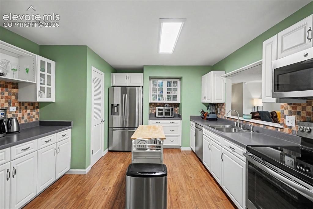 Image 9 of 39: Kitchen