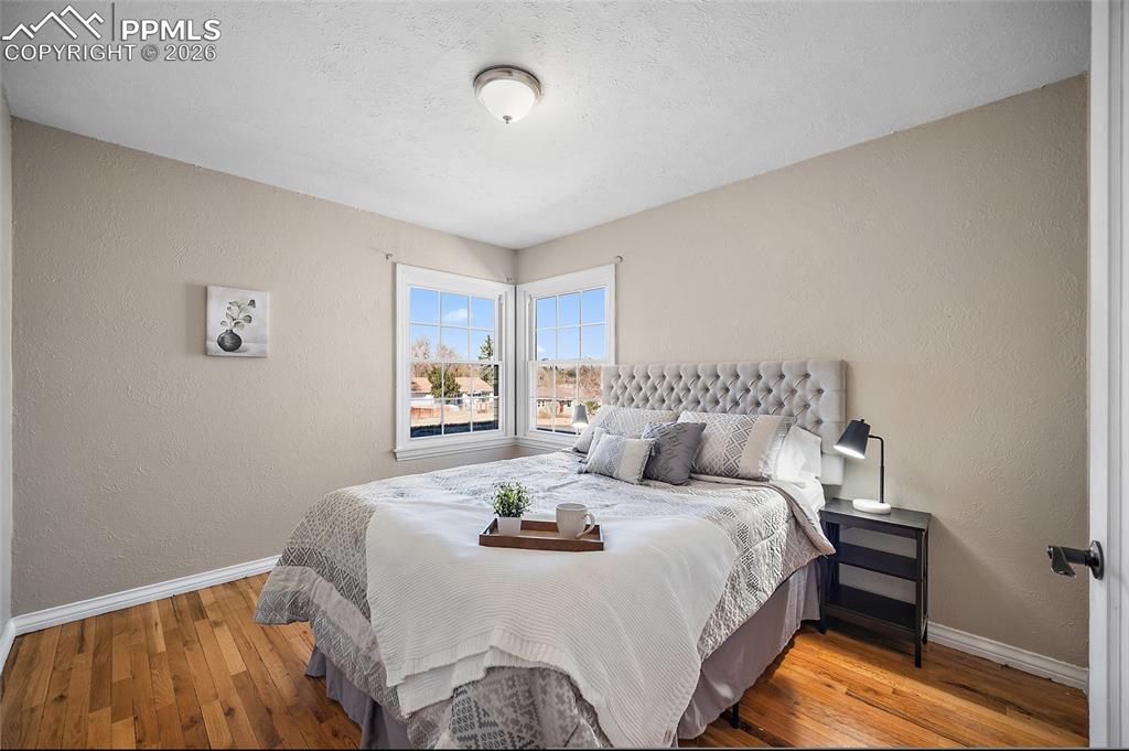 Image 10 of 26: Bedroom