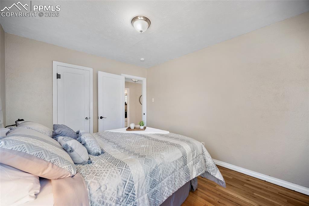 Image 11 of 26: Bedroom