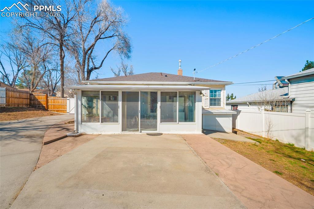 Image 17 of 26: Back of Structure