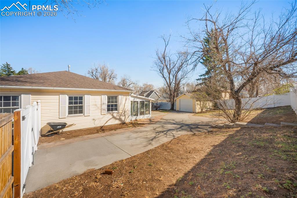 Image 19 of 26: Back of Structure