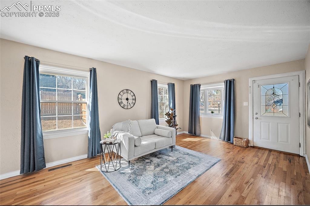 Image 4 of 26: Living Room