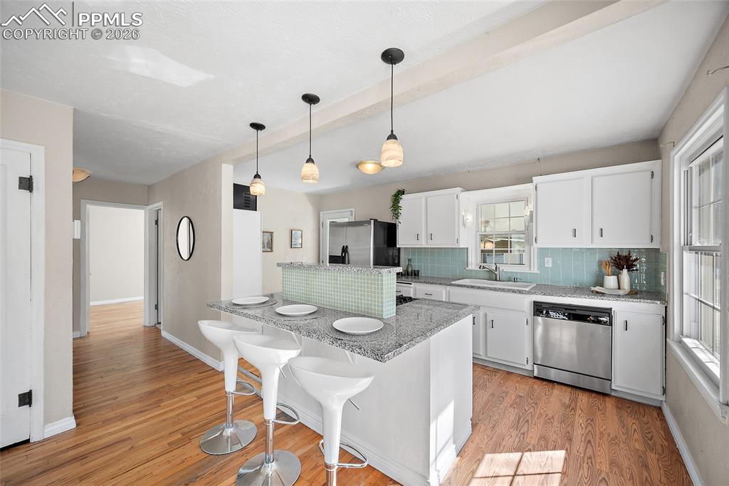 Image 5 of 26: Kitchen