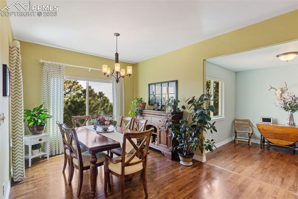 Image 12 of 47: Dining Area