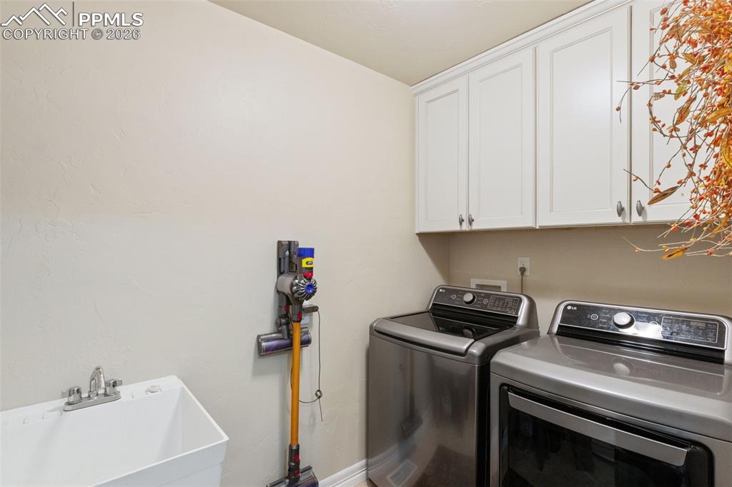 Image 42 of 47: Laundry