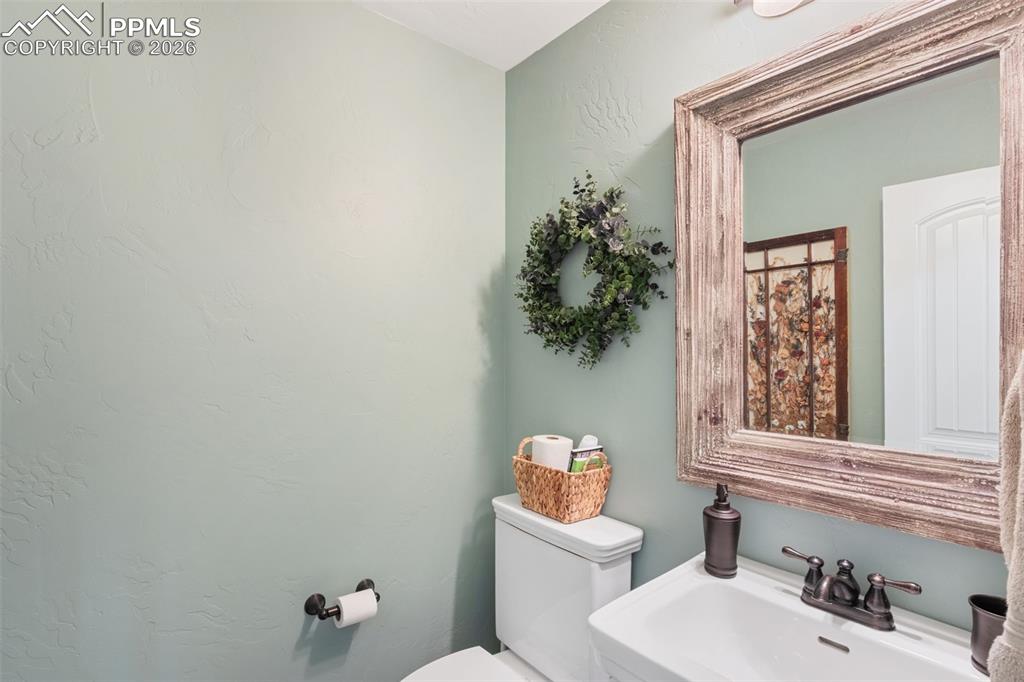 Image 43 of 47: Bathroom