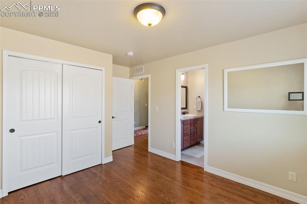 Image 44 of 47: Bedroom