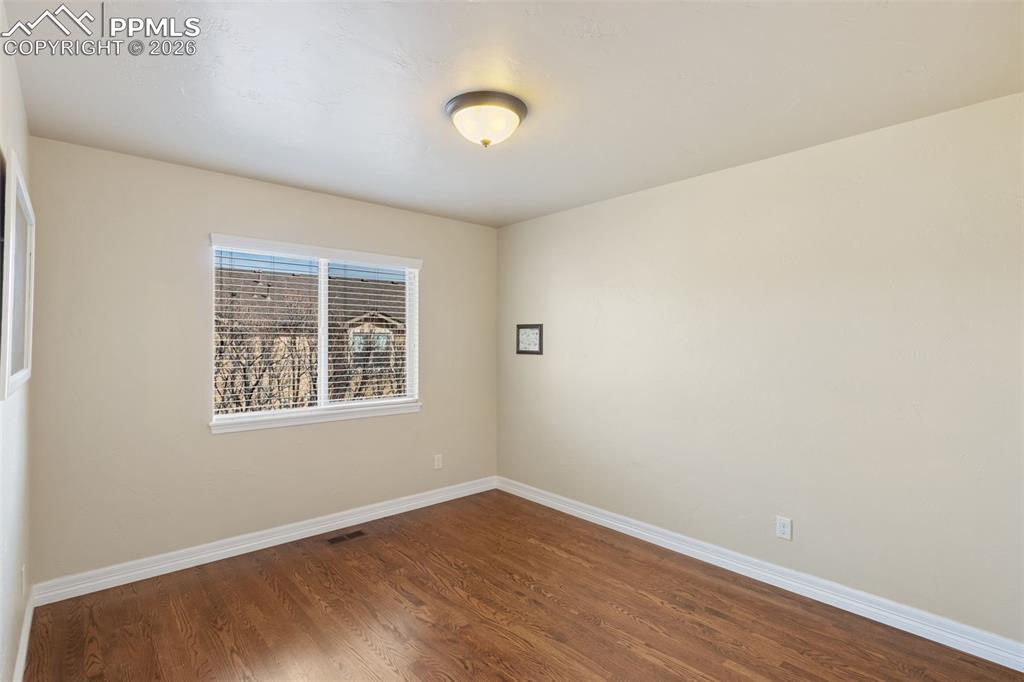 Image 45 of 47: Bedroom