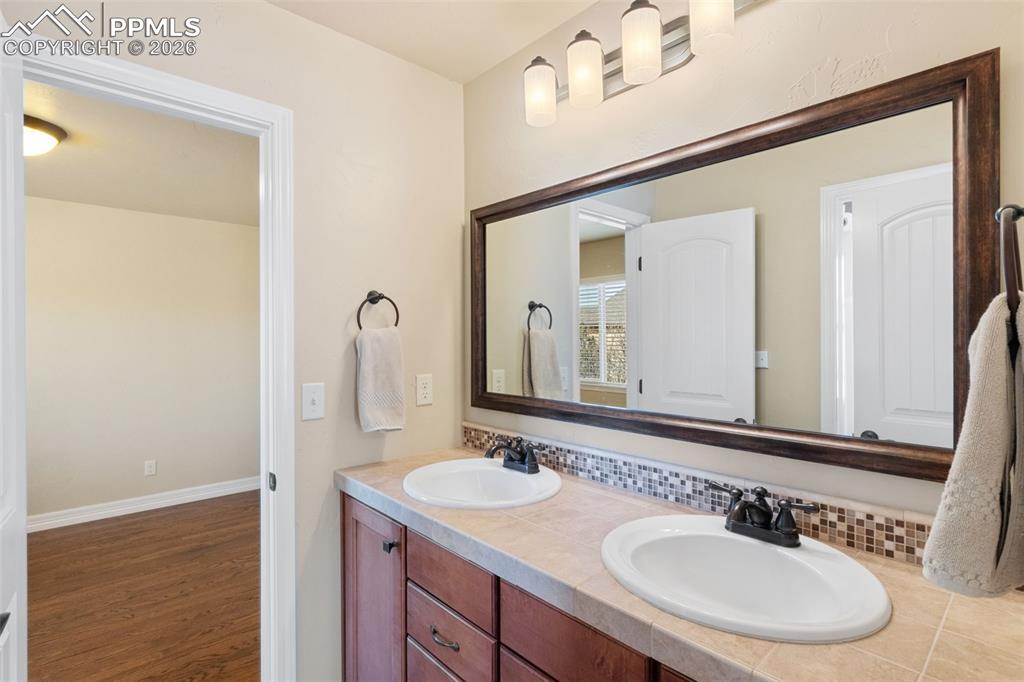 Image 46 of 47: Bathroom