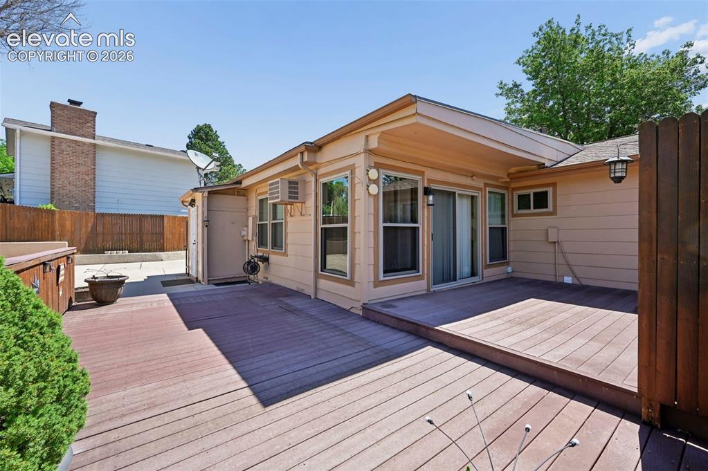 Image 9 of 50: Deck