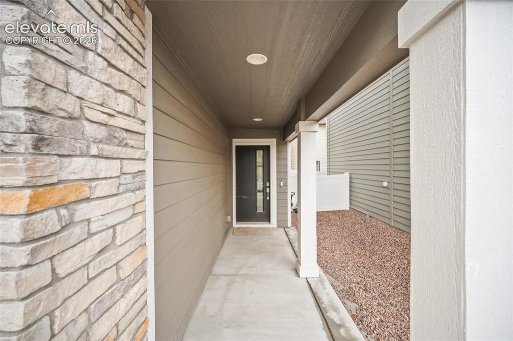 Image 4 of 37: Entry